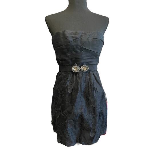 BCBGMaxAzria Dresses & Skirts - BCBGMaxazria Black Strapless, floral embroidery, Lined, Elastic Belt Size 0(#24)